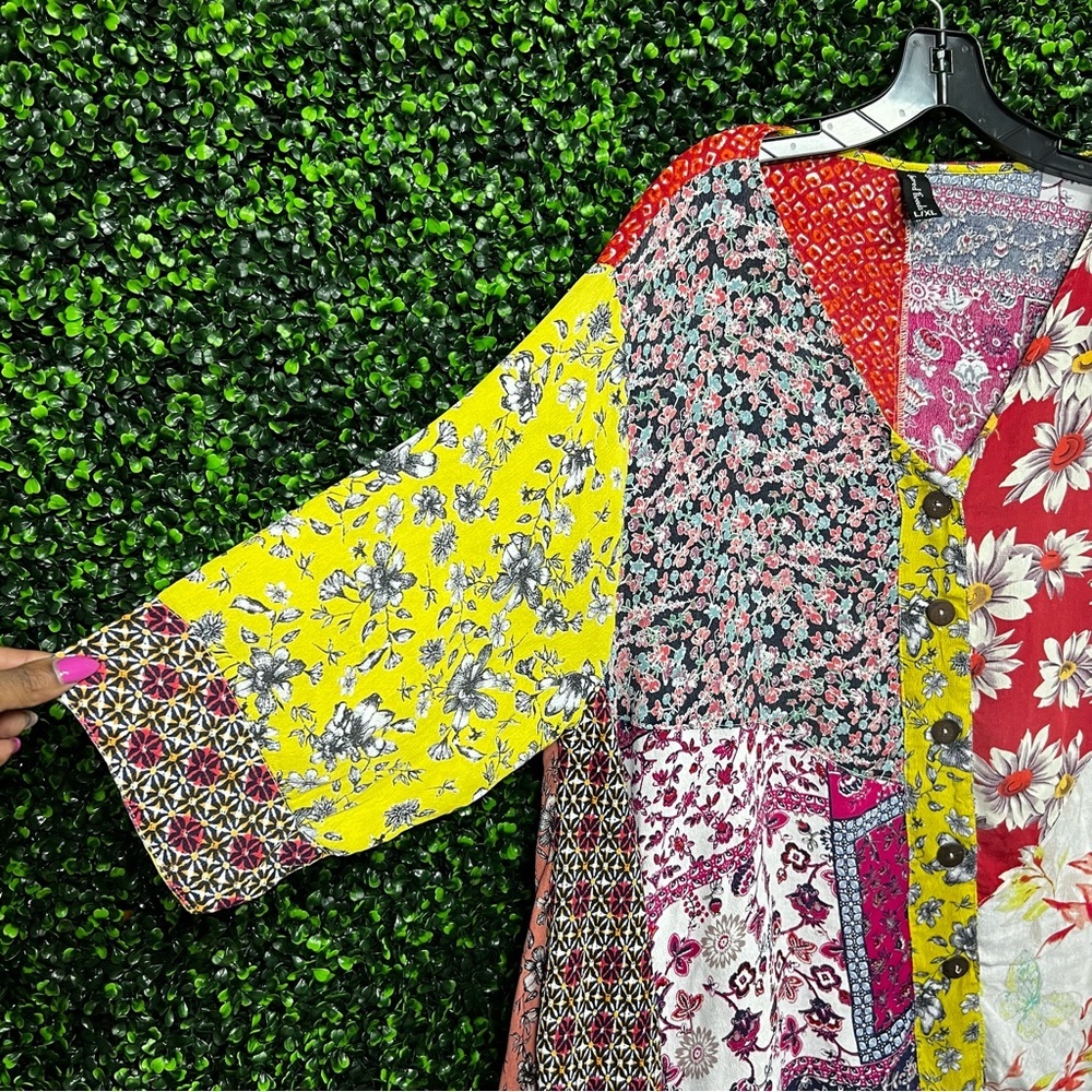 SACRED THREADS | Floral Patchwork V-Neck Top - Picture 4 of 8